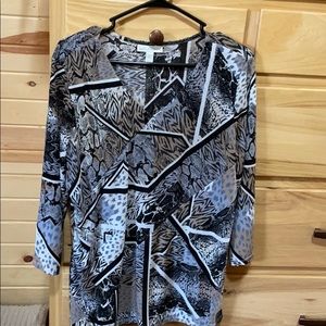 Super cute blouse with 3/4 sleeves.